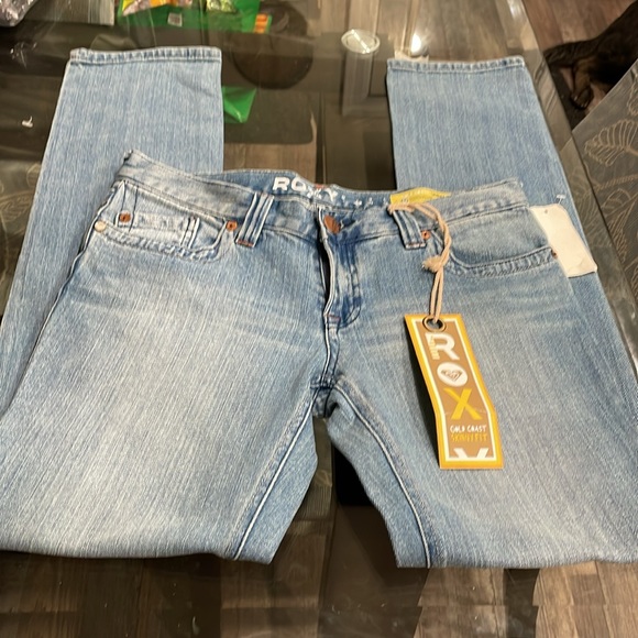 NWT ROXY JEANS WOMAN/ JUNIOR SIZE - Picture 2 of 6